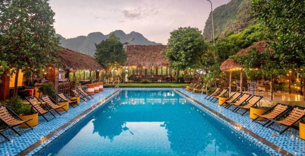 Vietnam Highlights with Halong Bay Cruise Trip